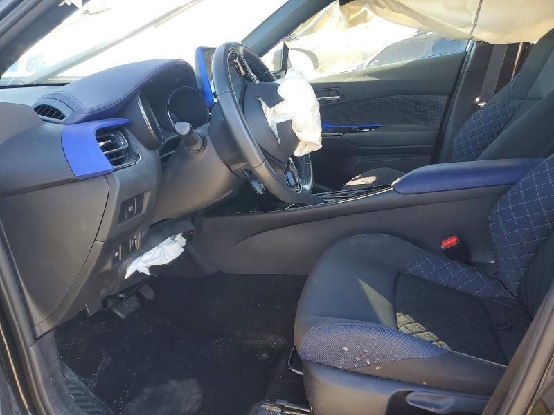 2022 Toyota C-hr xle