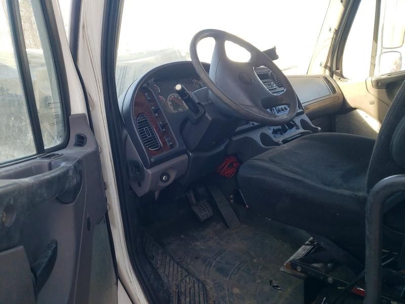 2013 Freightliner Business Class M2 box Truck