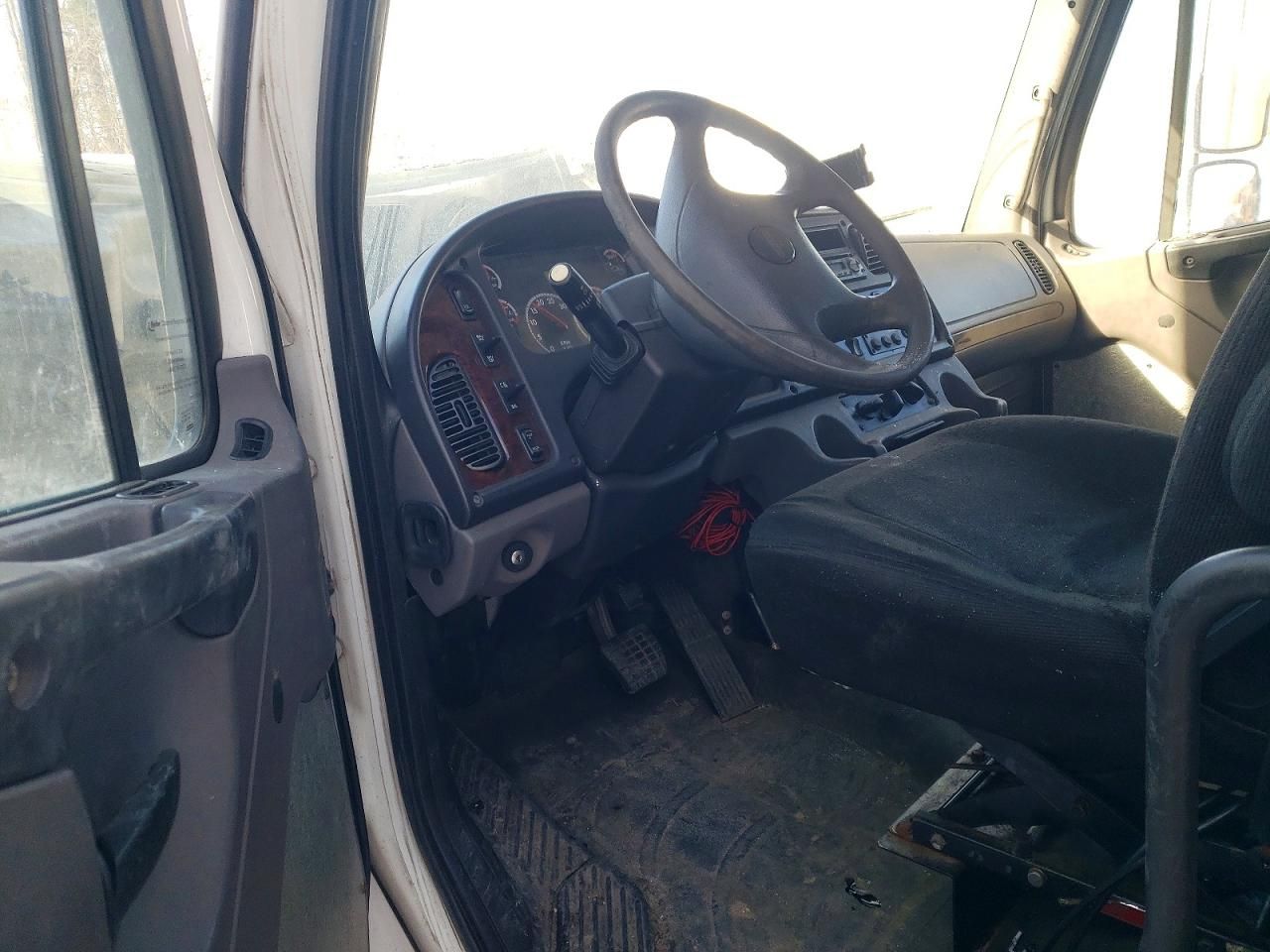 2013 Freightliner Business Class M2 BOX Truck