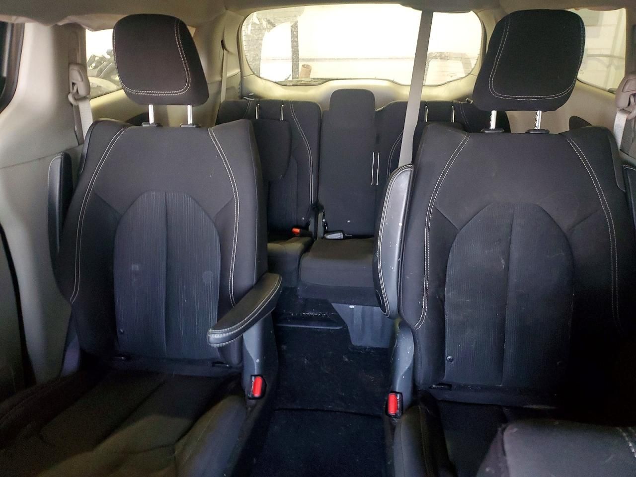 2020 Chrysler Voyager lx