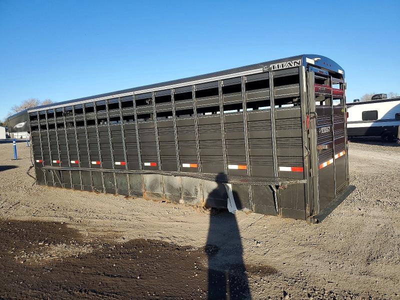 2018 Titanium Cargo Horse 5th-Livestock Trailer