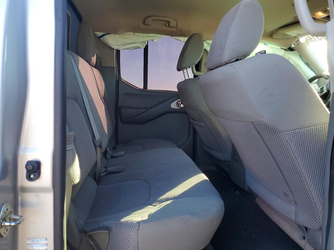 2017 Nissan Frontier s
