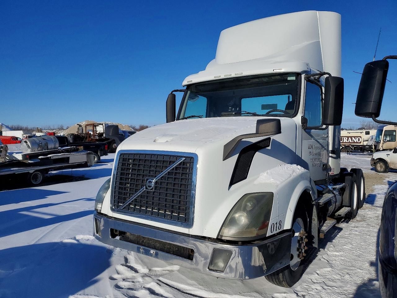 2014 Volvo VNL Semi Truck