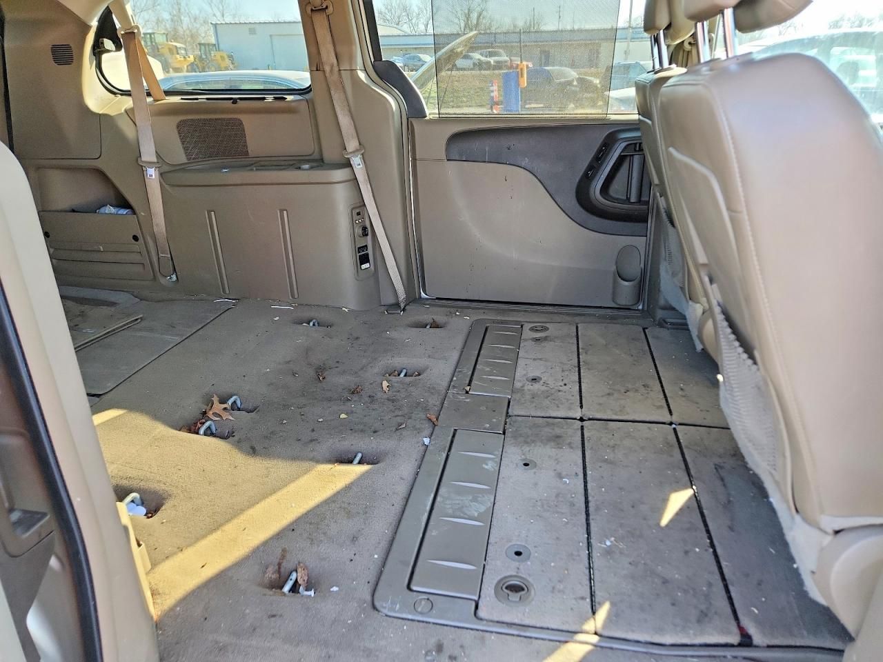 2013 Chrysler Town & Country Touring l