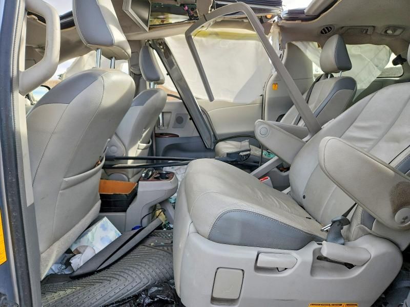 2013 Toyota Sienna xle