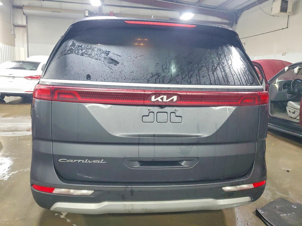 2022 KIA Carnival lx