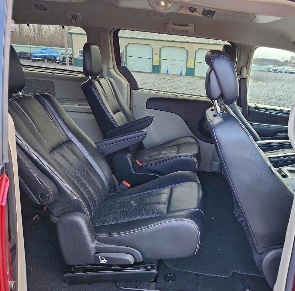 2015 Chrysler Town & Country Touring l