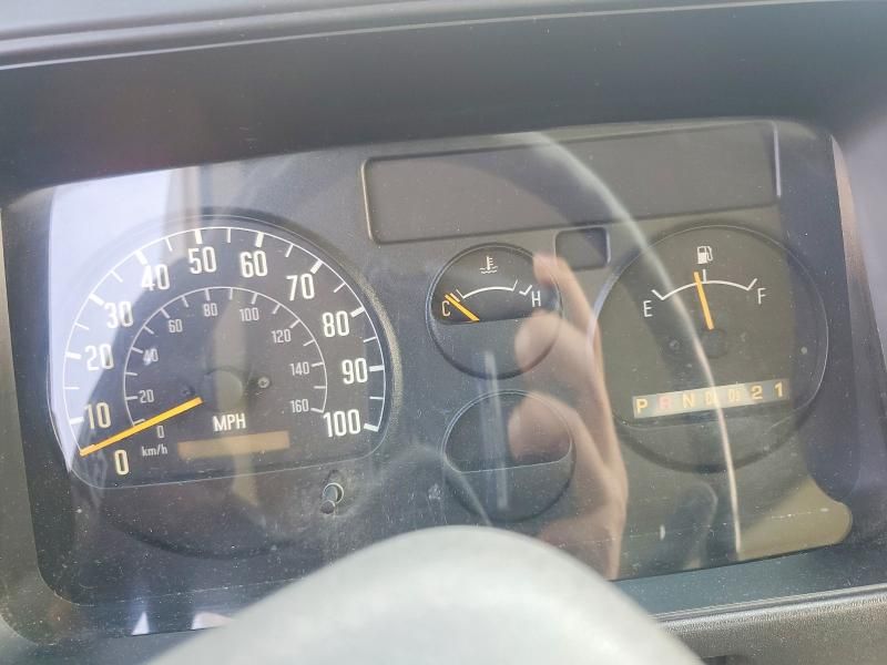 2005 Isuzu Npr hd box Truck