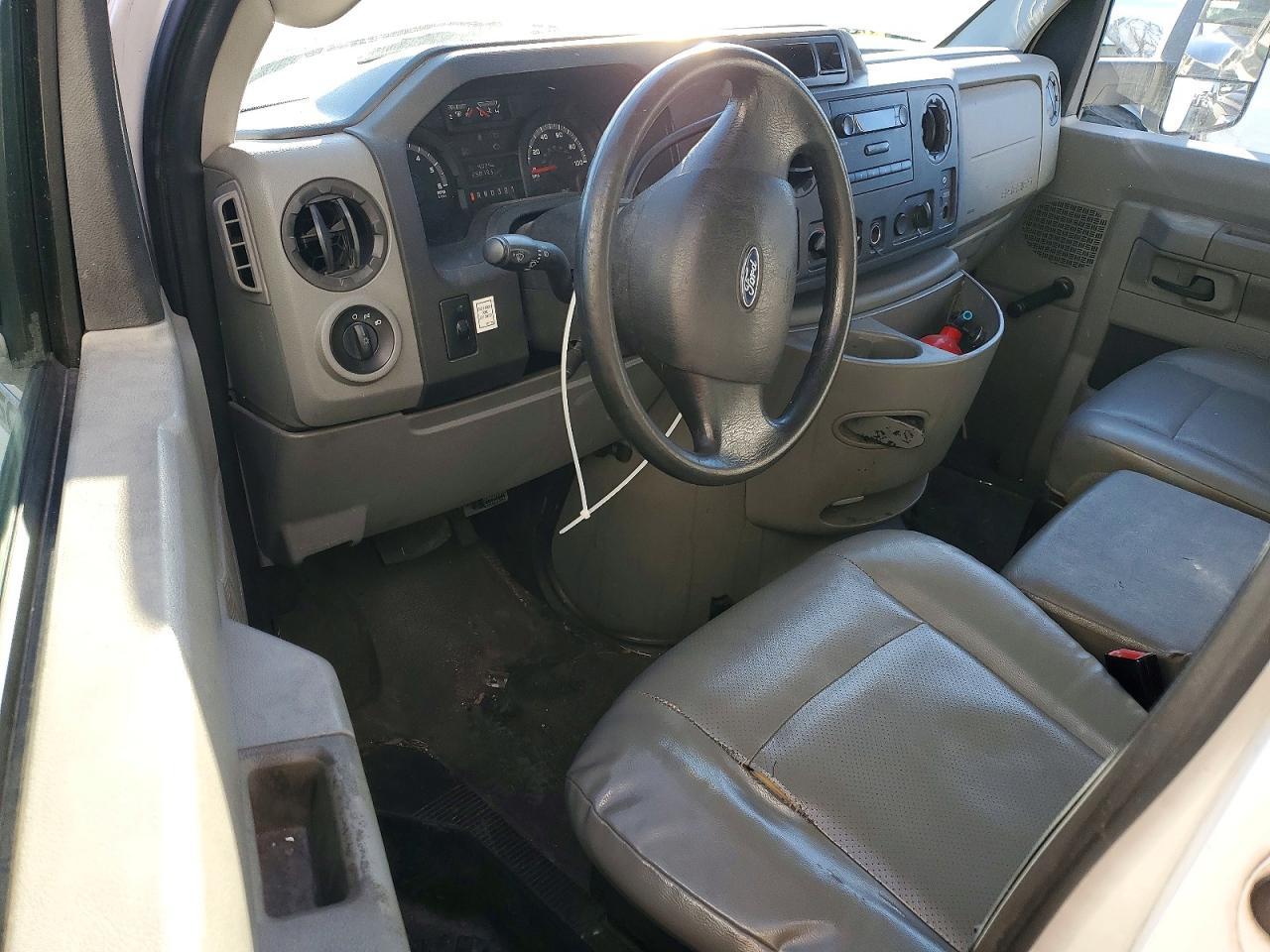2013 Ford E350 BOX Truck