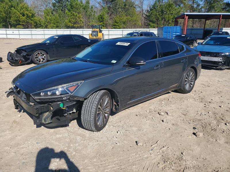 2017 KIA Cadenza Technology