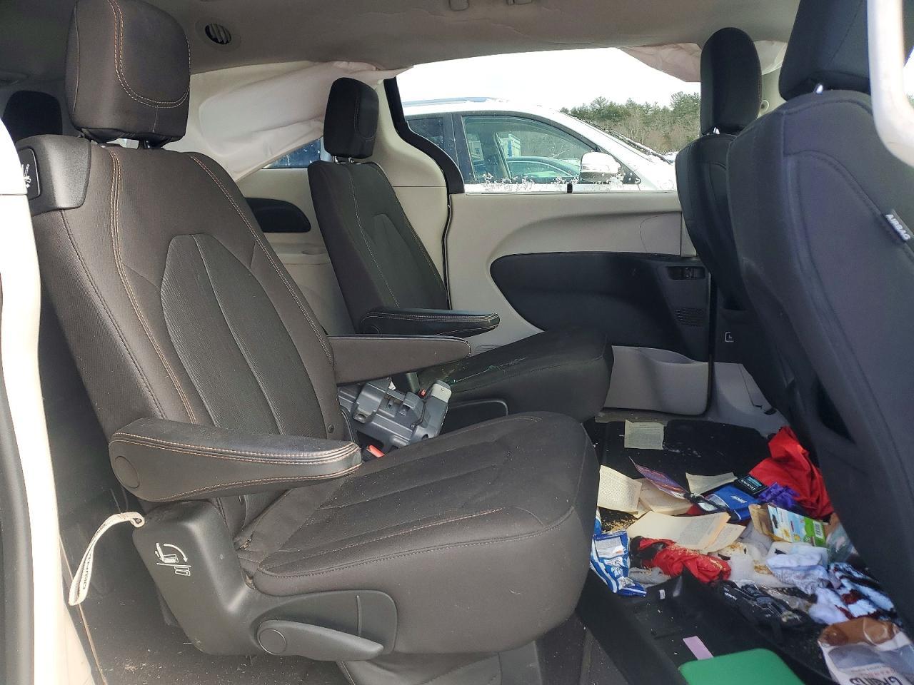 2017 Chrysler Pacifica Touring l