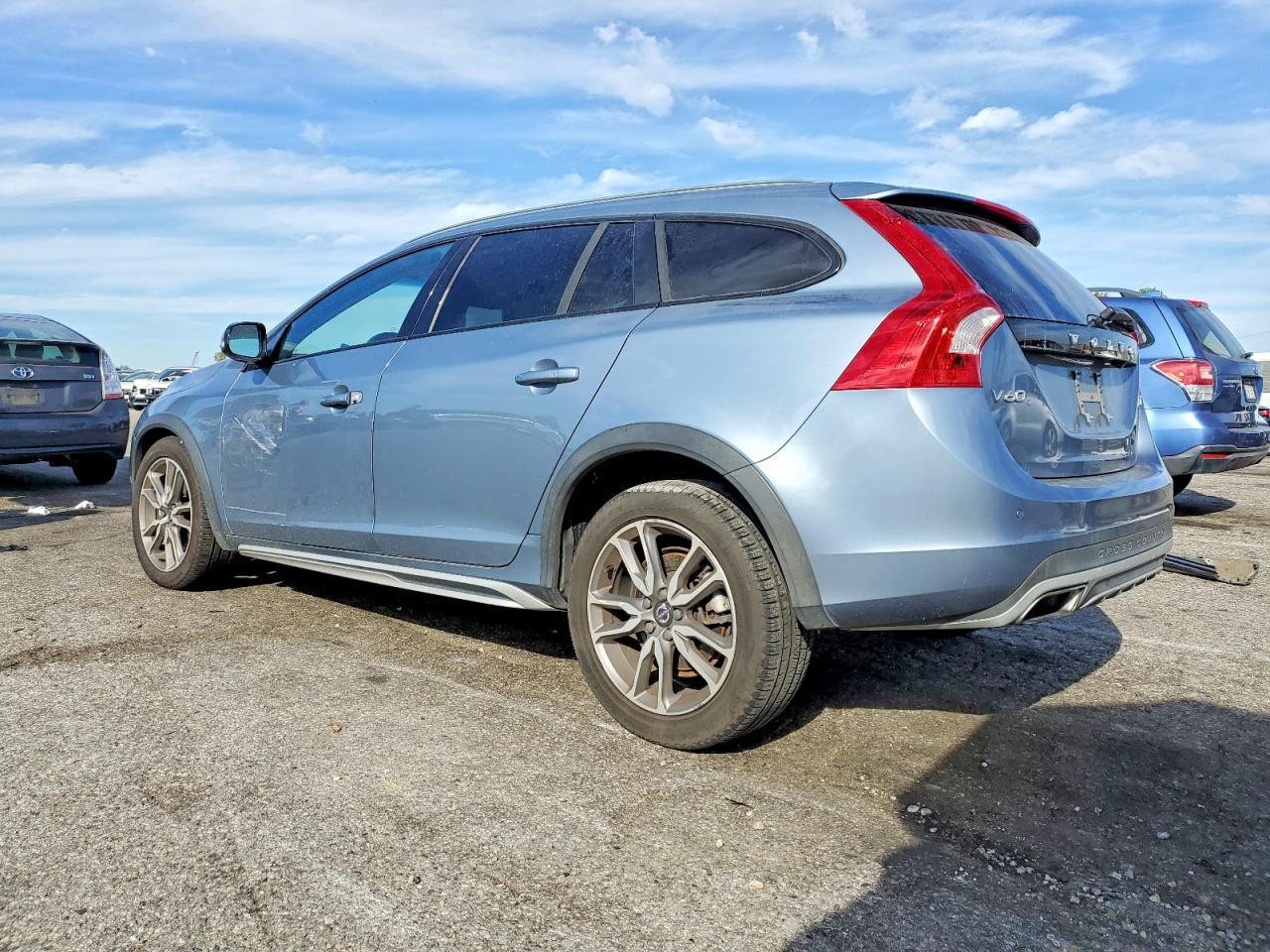 2018 Volvo V60 Cross Country Premier