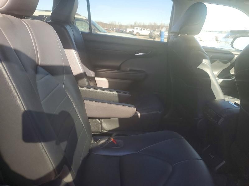 2021 Toyota Highlander xle