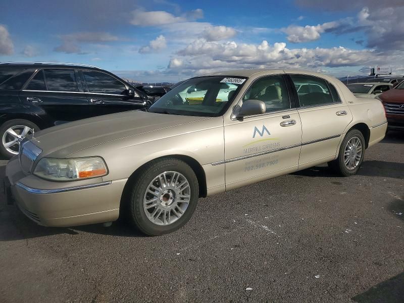 2008 Lincoln Town car Signature Limited