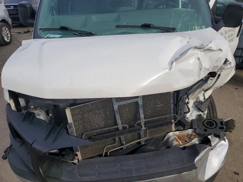 2017 GMC Savana 2500 Delivery van