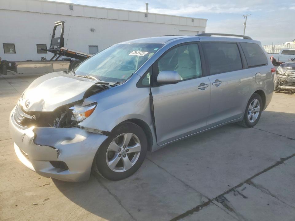 2014 Toyota Sienna le