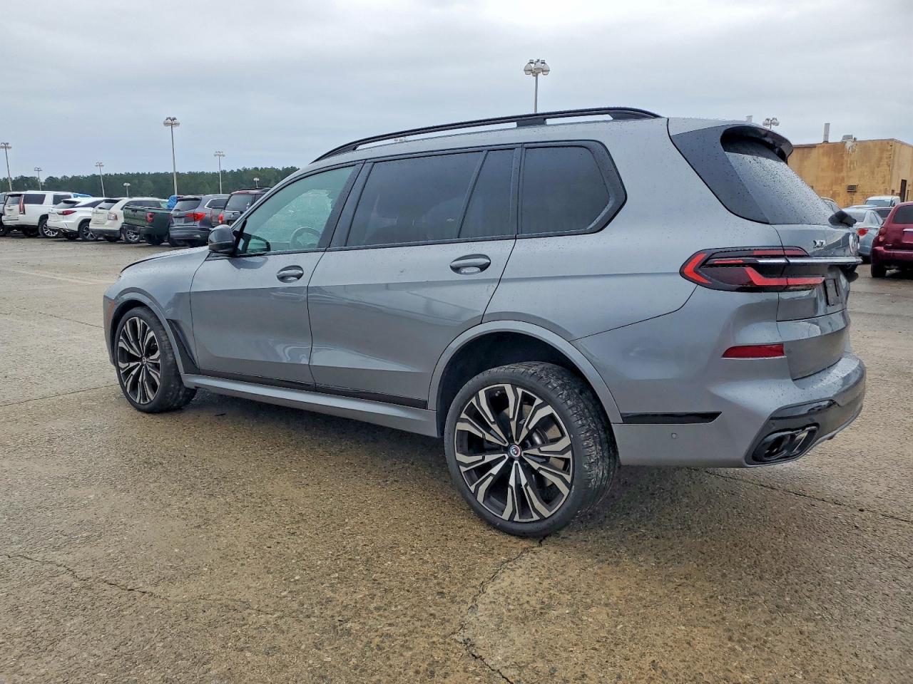 2023 BMW X7 M60i