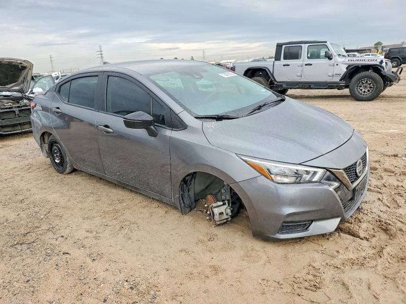 2022 Nissan Versa sr