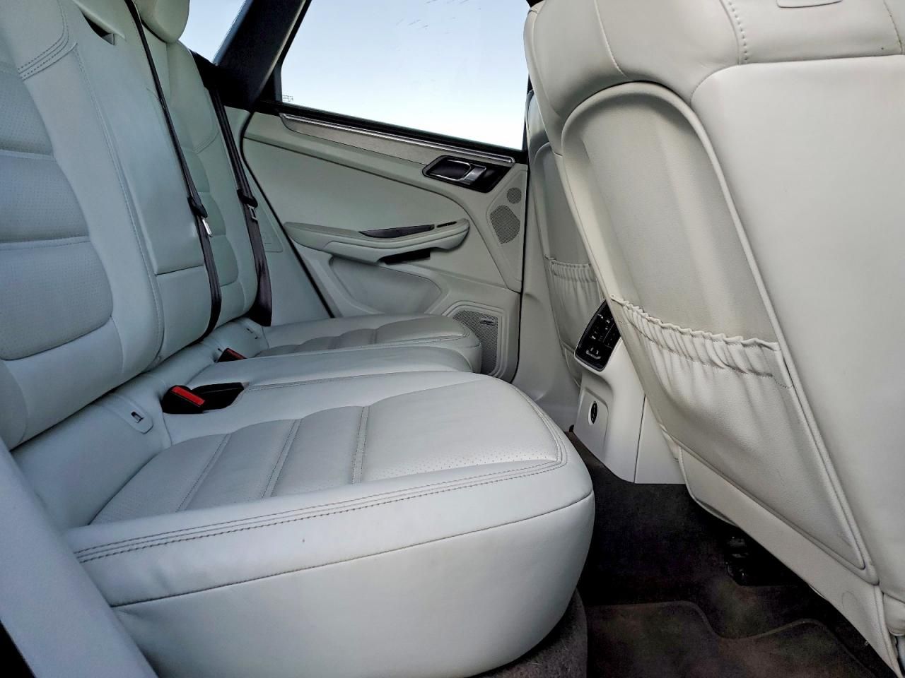 2017 Porsche Macan gts