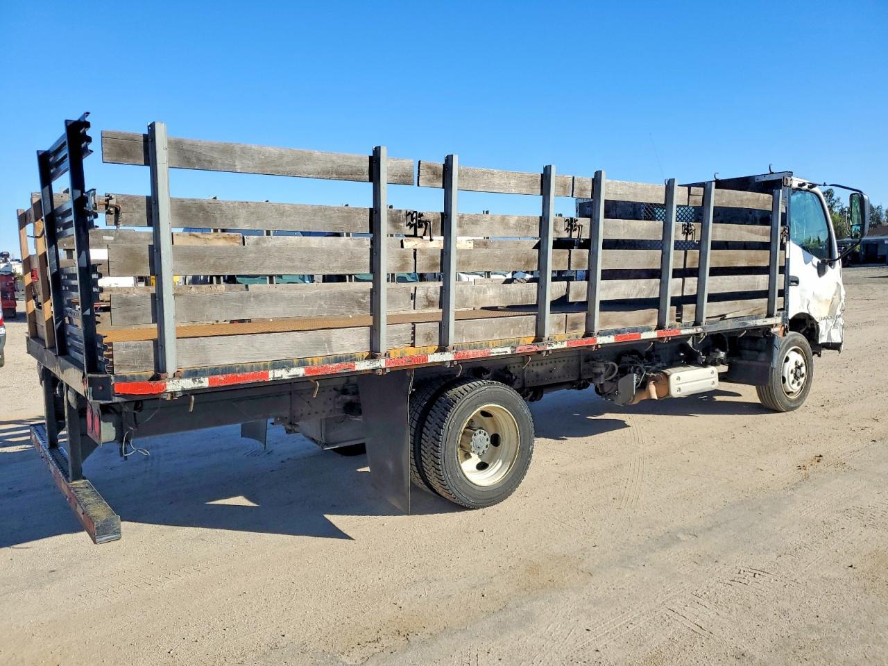 2019 Hino 195 Flatbed Truck