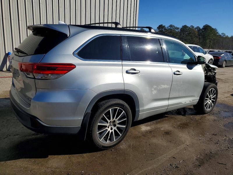 2017 Toyota Highlander se