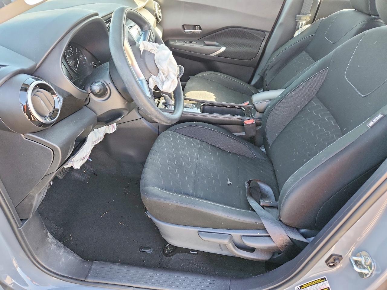 2024 Nissan Kicks sv