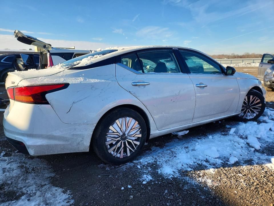 2024 Nissan Altima sv