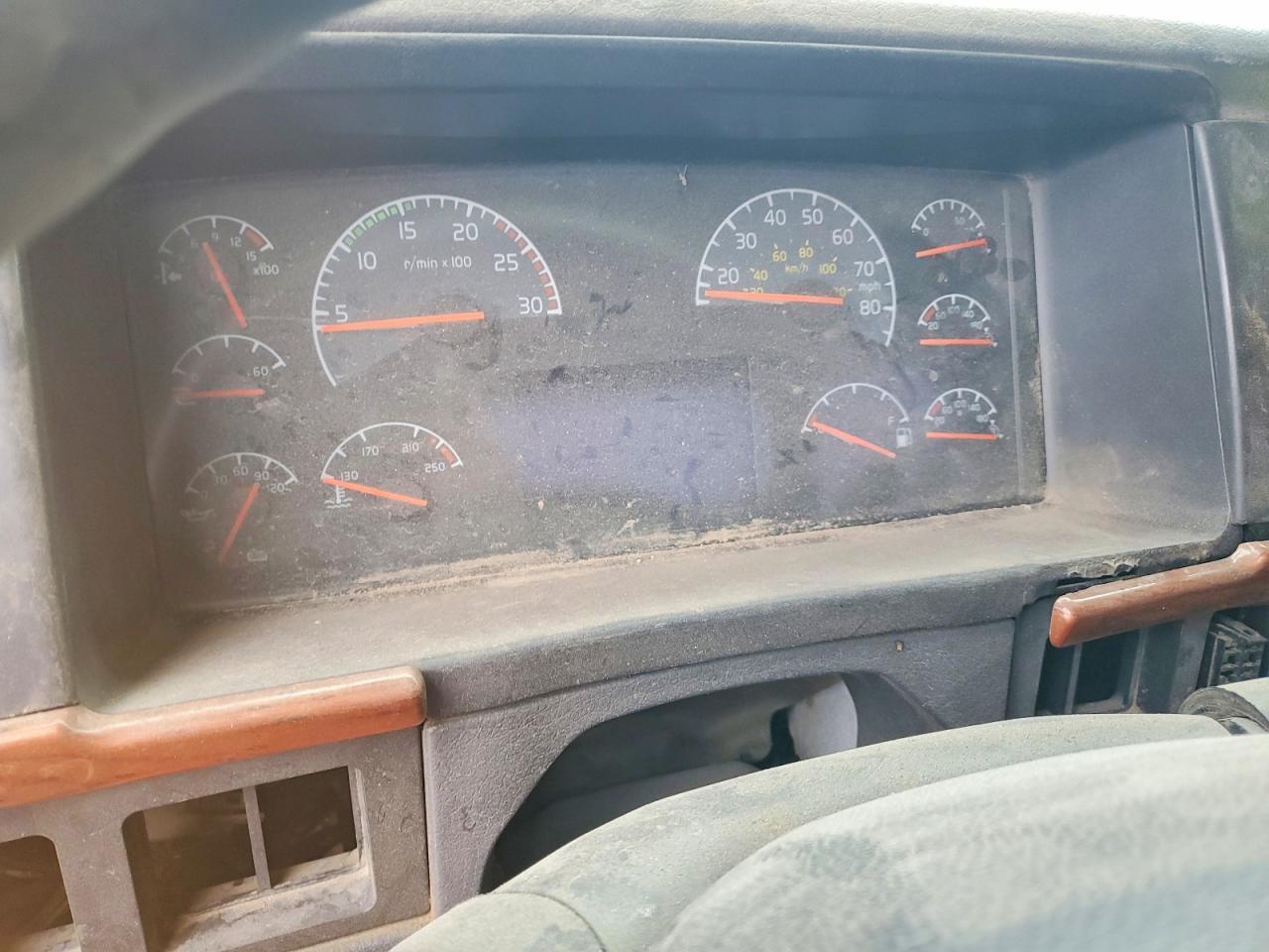 2006 Volvo VN VNL-Semi Truck