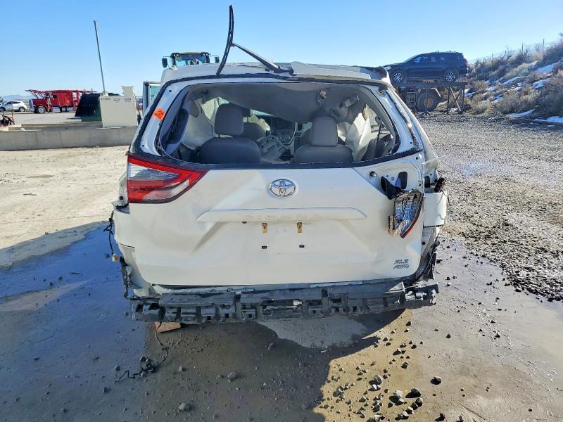 2020 Toyota Sienna xle