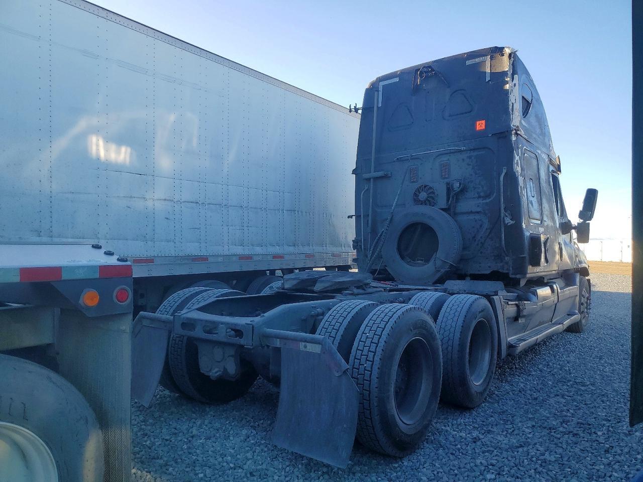 2016 Freigliner 2016 Freightliner Cascadia 125 Semi Truck