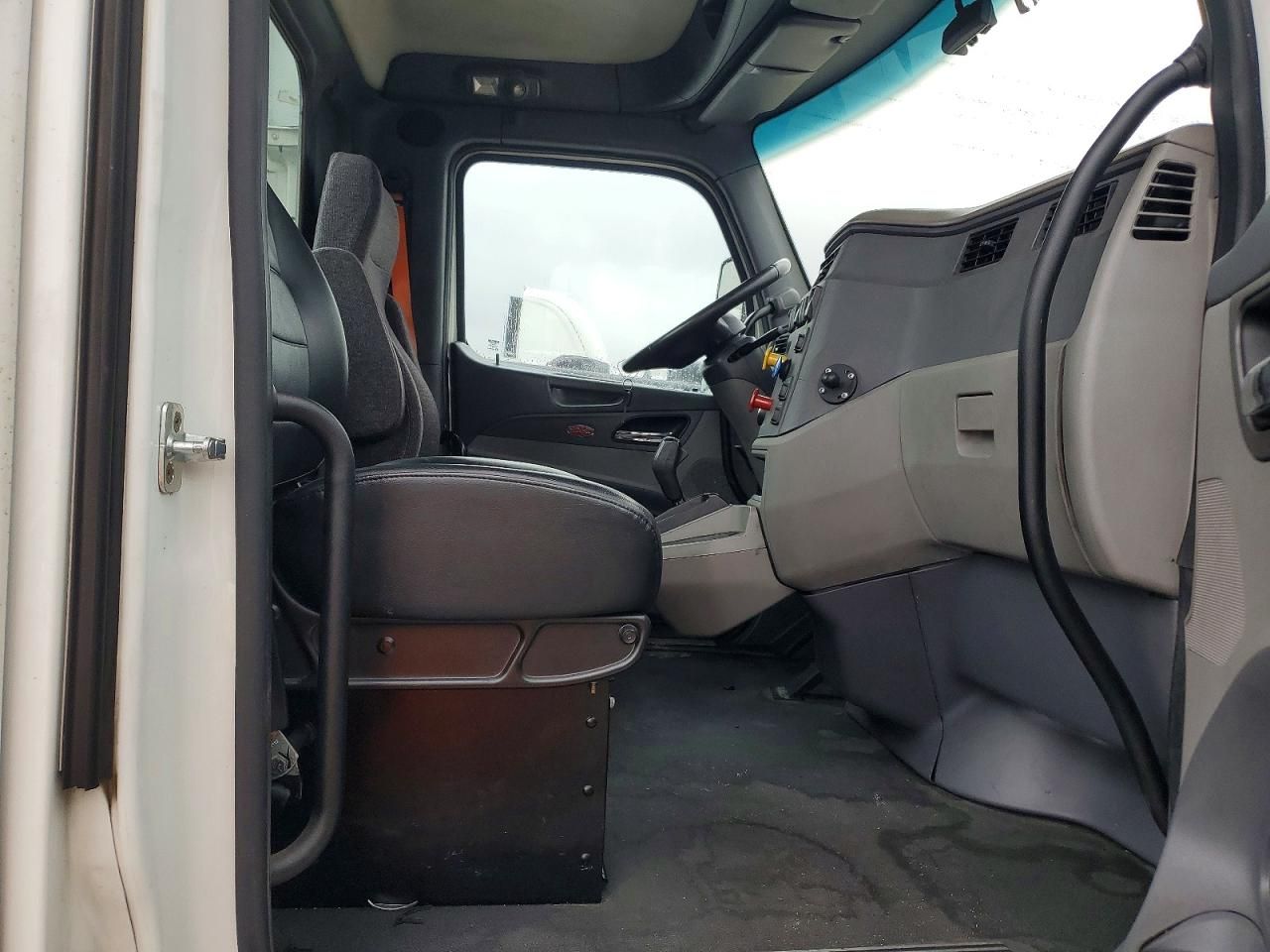 2016 Peterbilt 579 Semi Truck