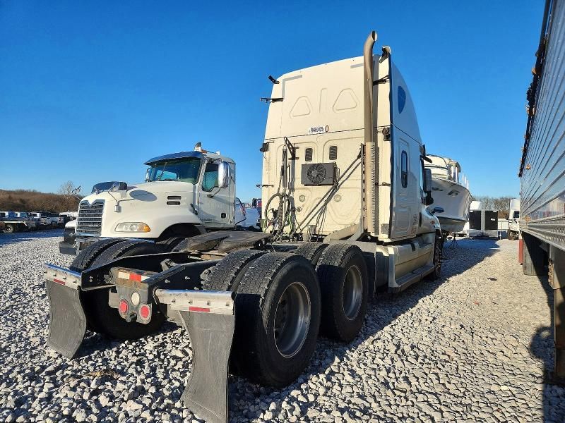 2014 Freightliner Cascadia 125 Semi Truck