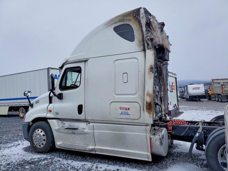 2015 Freightliner Cascadia Semi Truck