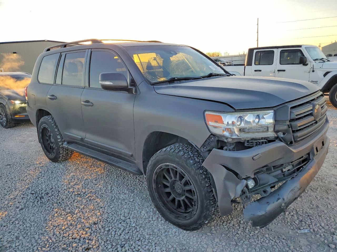 2016 Toyota Land Cruiser