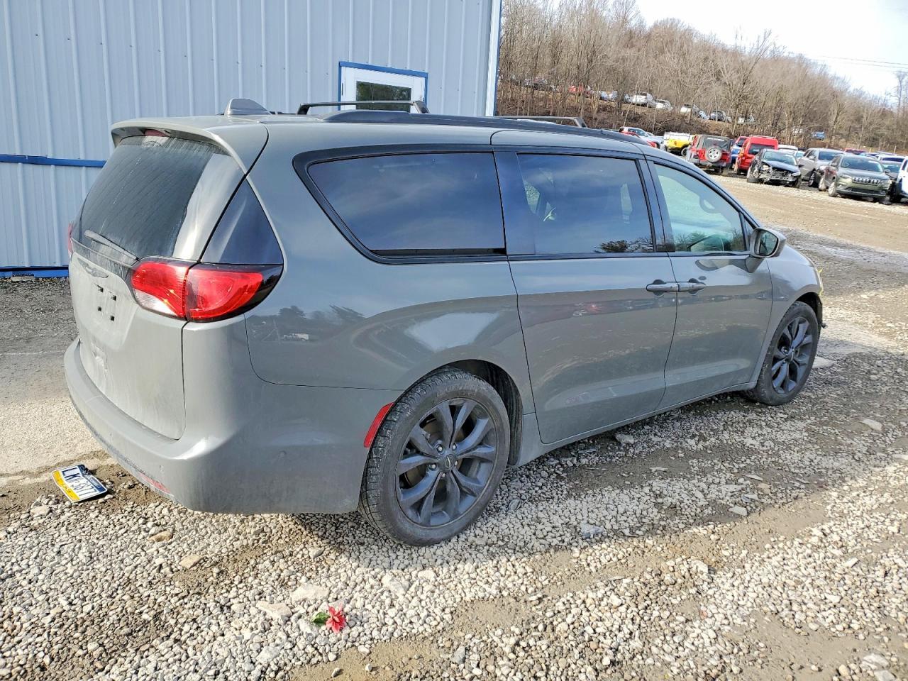 2020 Chrysler Pacifica Touring l