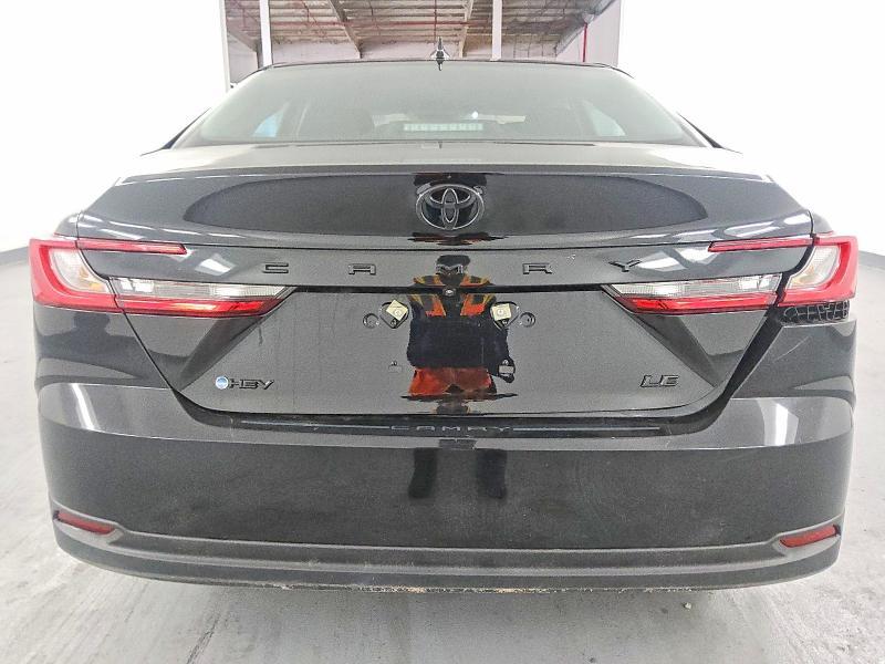 2025 Toyota Camry le