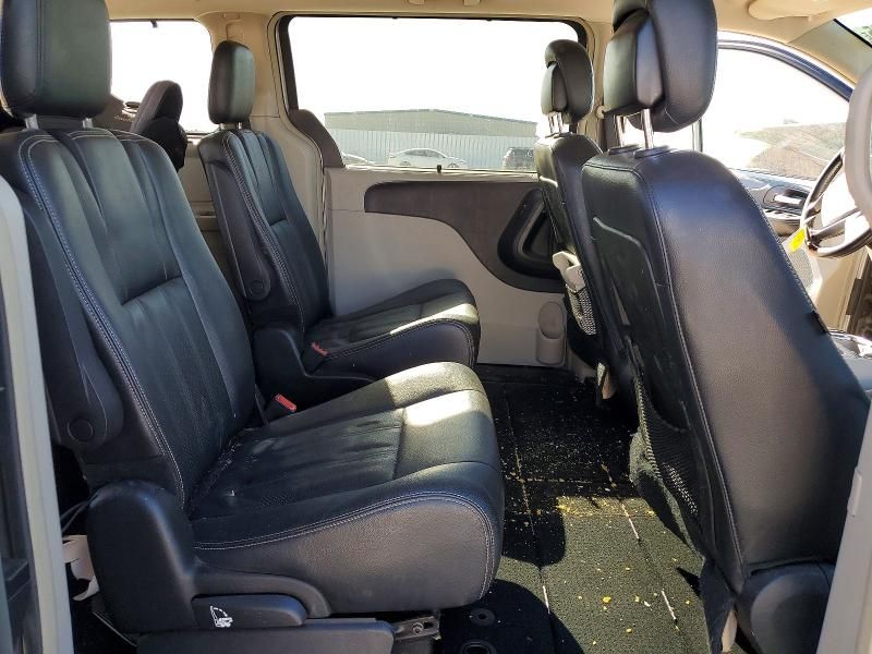 2016 Chrysler Town & Country Touring l