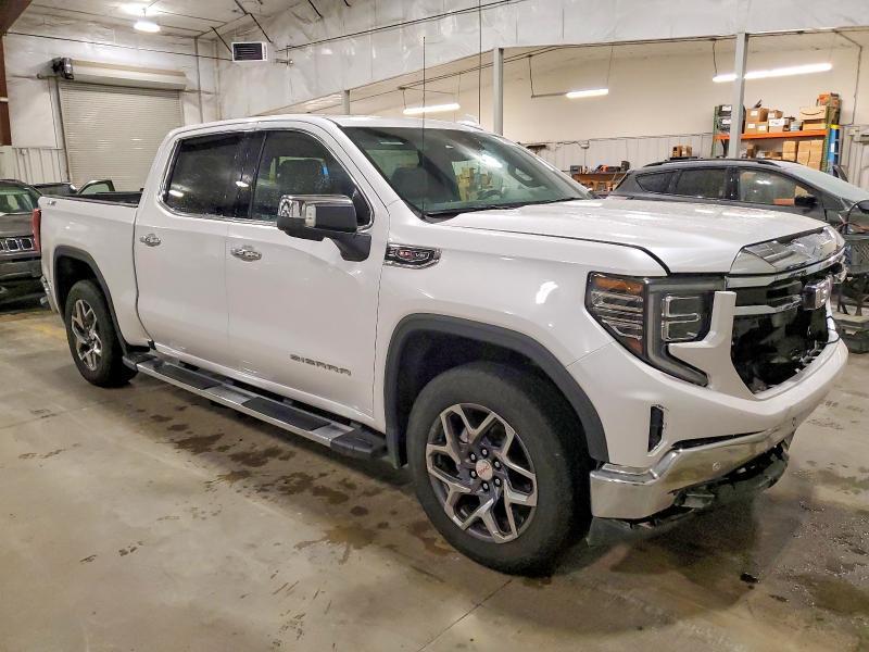 2025 GMC Sierra K1500 slt