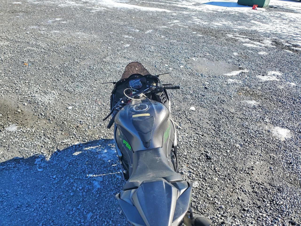 2025 Kawasaki ZX1002 T