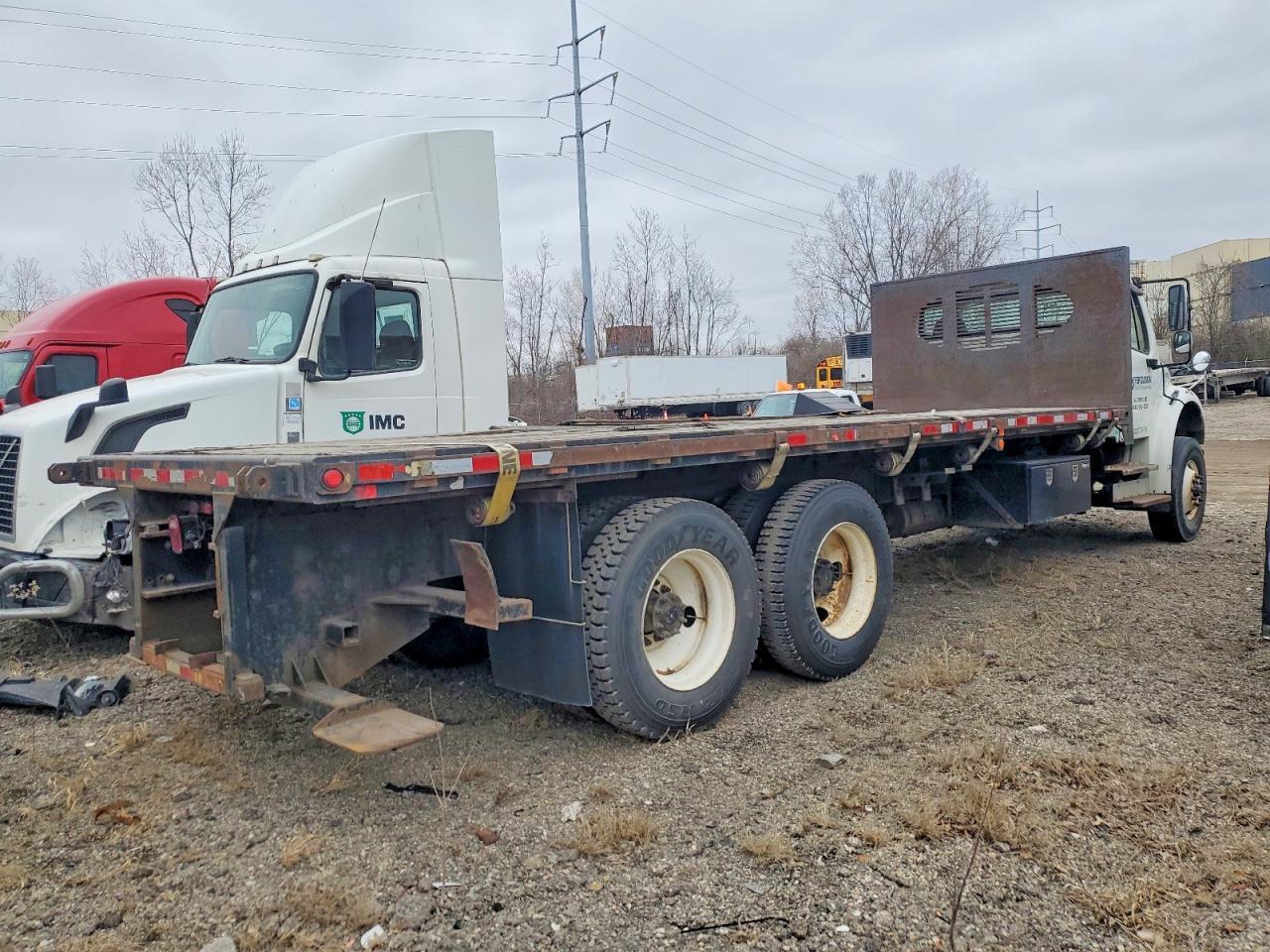 2014 Freightliner Business Class M2 Flatbed Truck