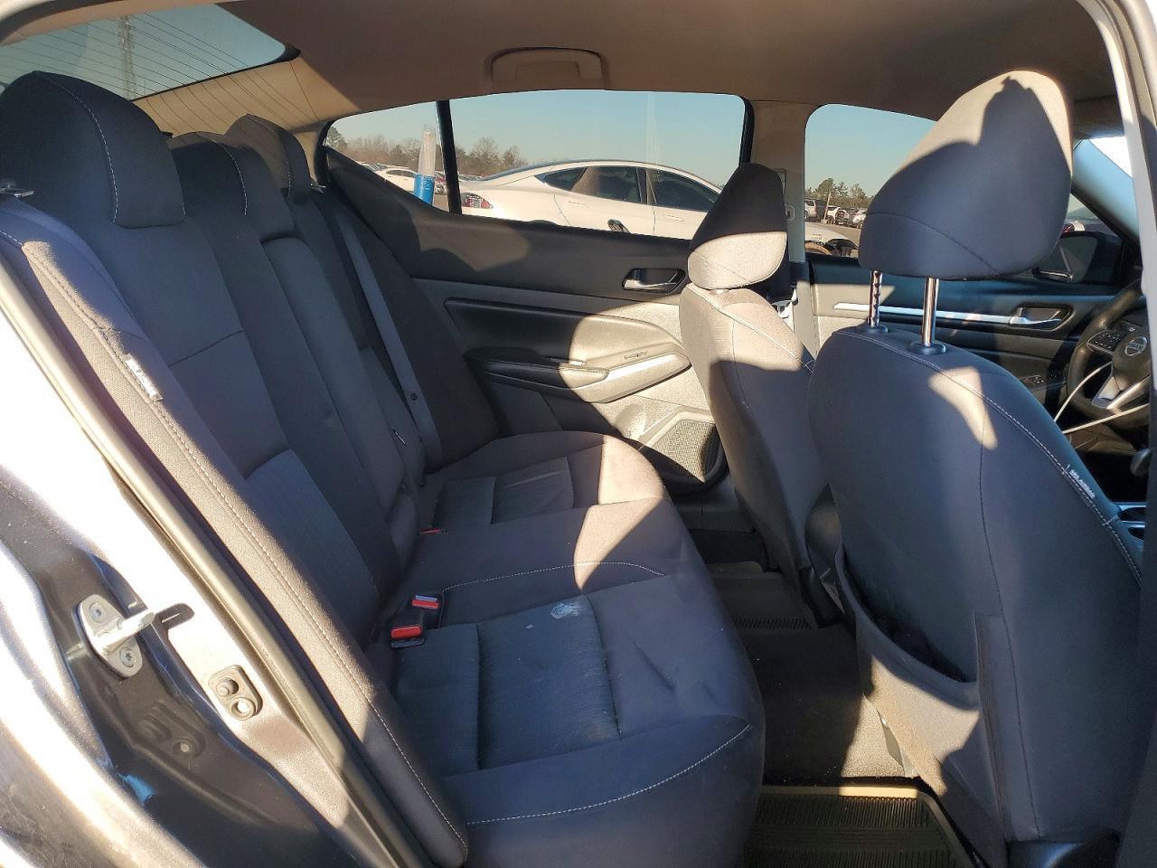 2022 Niss Altima 2.5 sv