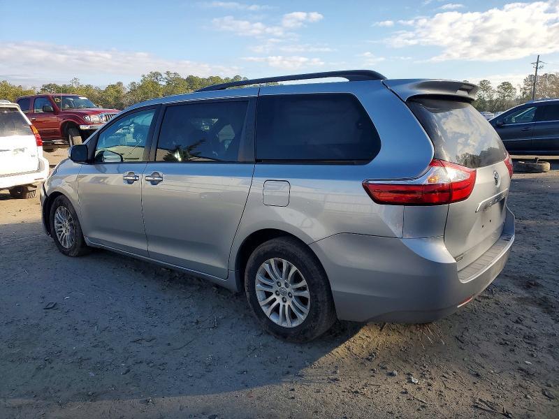 2016 Toyota Sienna xle 8-passenger
