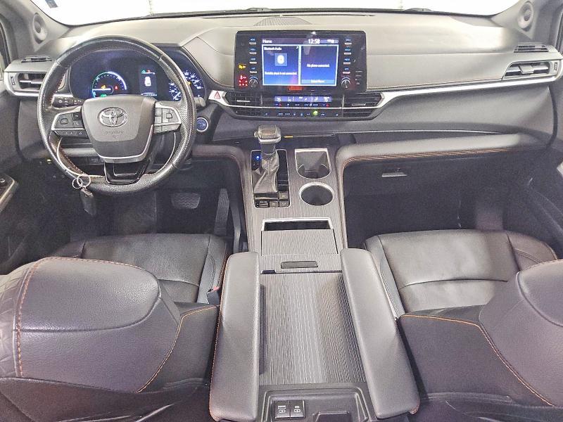 2021 Toyota Sienna xse