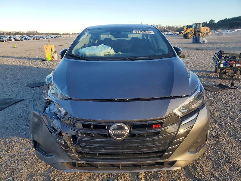 2025 Nissan Versa sr