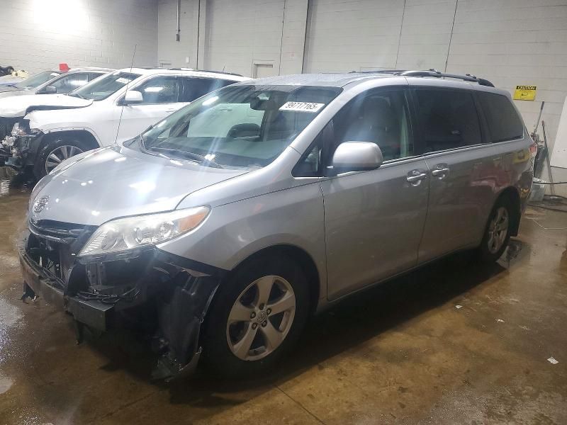 2013 Toyota Sienna le