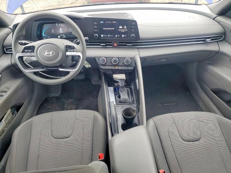 2025 Hyundai Elantra se