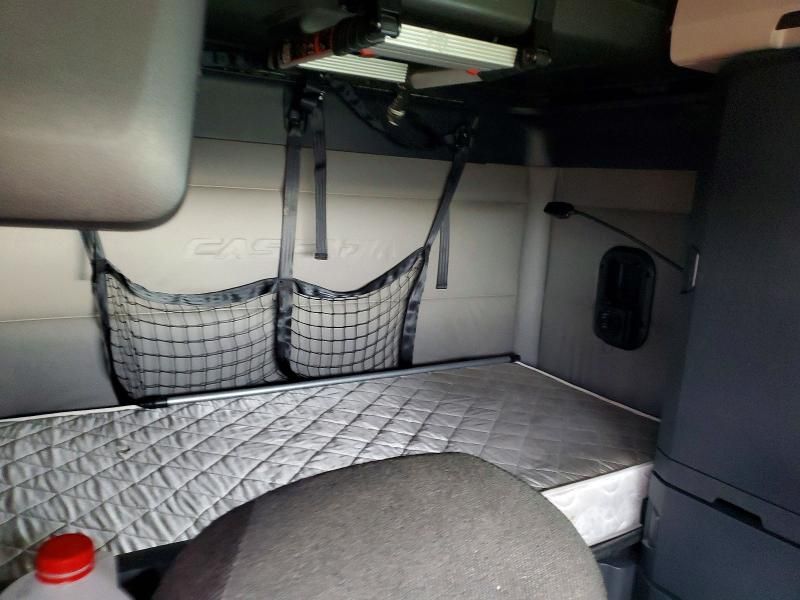 2020 Freigliner Cascadia 126