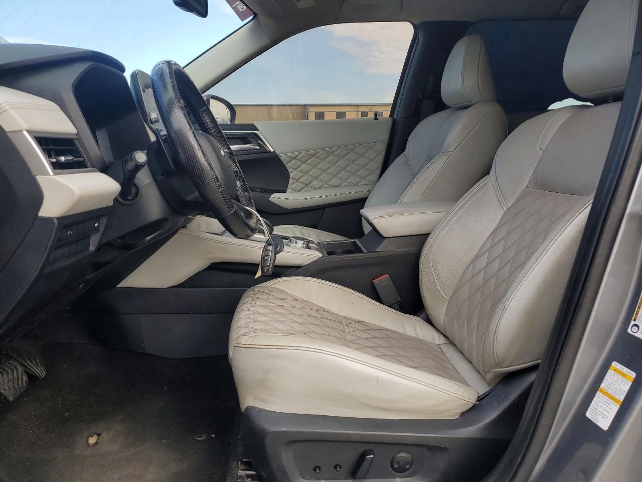 2022 Mitsubishi Outlander sel