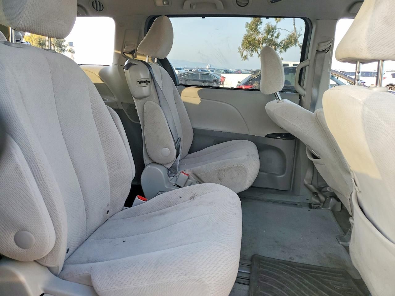 2014 Toyota Sienna le 8-passenger