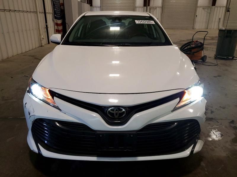 2020 Toyota Camry le